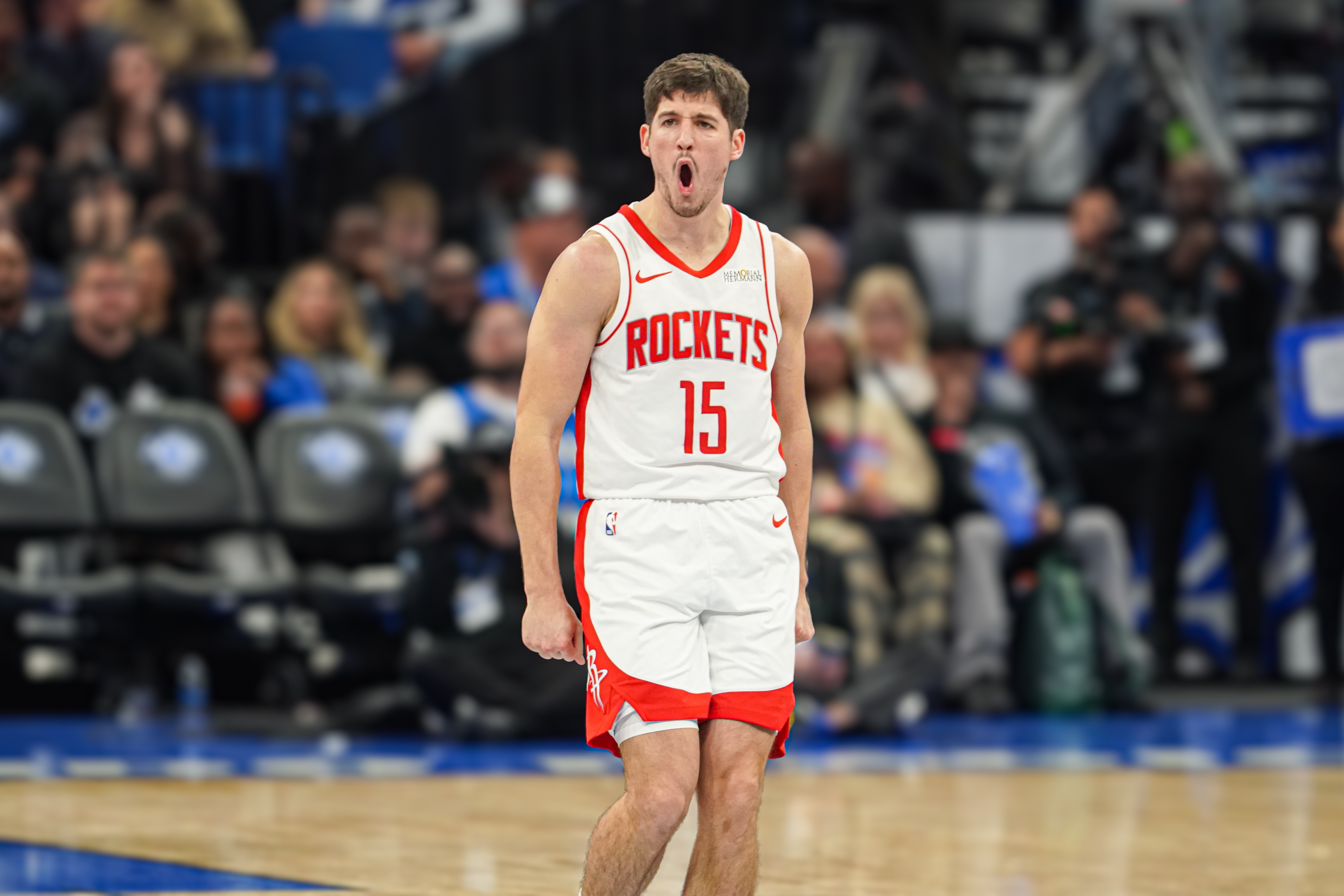 火箭双杀雄鹿豪取四连胜 申京谢泼德联手爆发