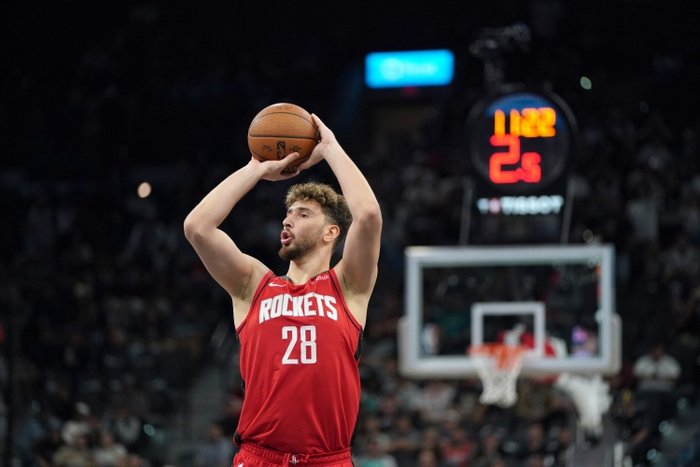 火箭双杀雄鹿豪取四连胜 申京谢泼德联手爆发