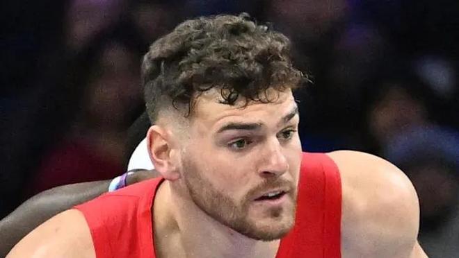 开拓者力克马刺，亨德森31分罗威11+9助球队逆转