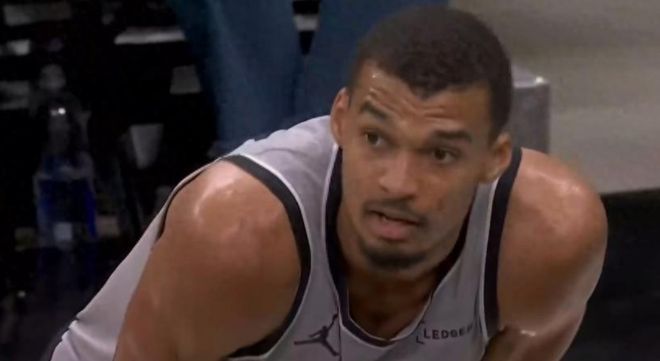 马刺四人20+狂轰145分 火箭防守崩溃惨败